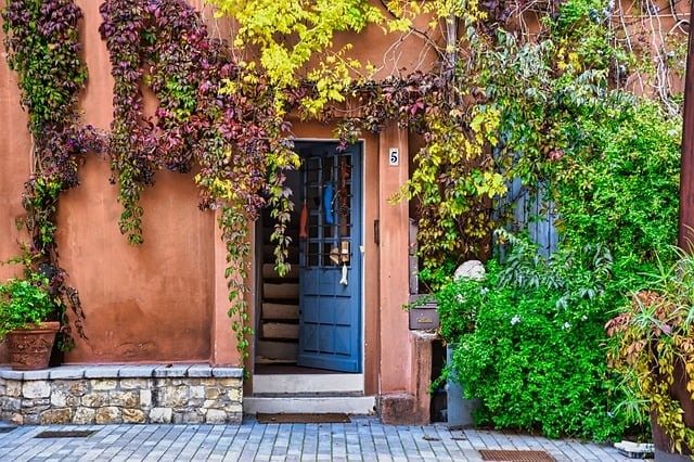 door-8453898_640.jpg